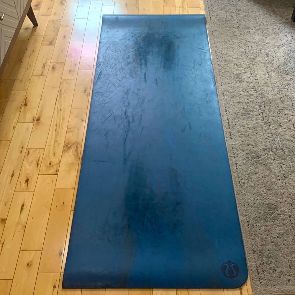 Lululemon yoga mat